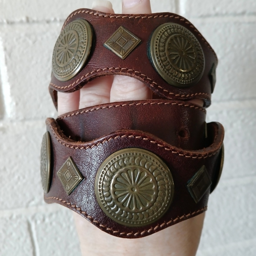 Vintage Banana Republic Brown Leather Brass Western Concho Belt. Made in Italy - Picture 11 of 12
